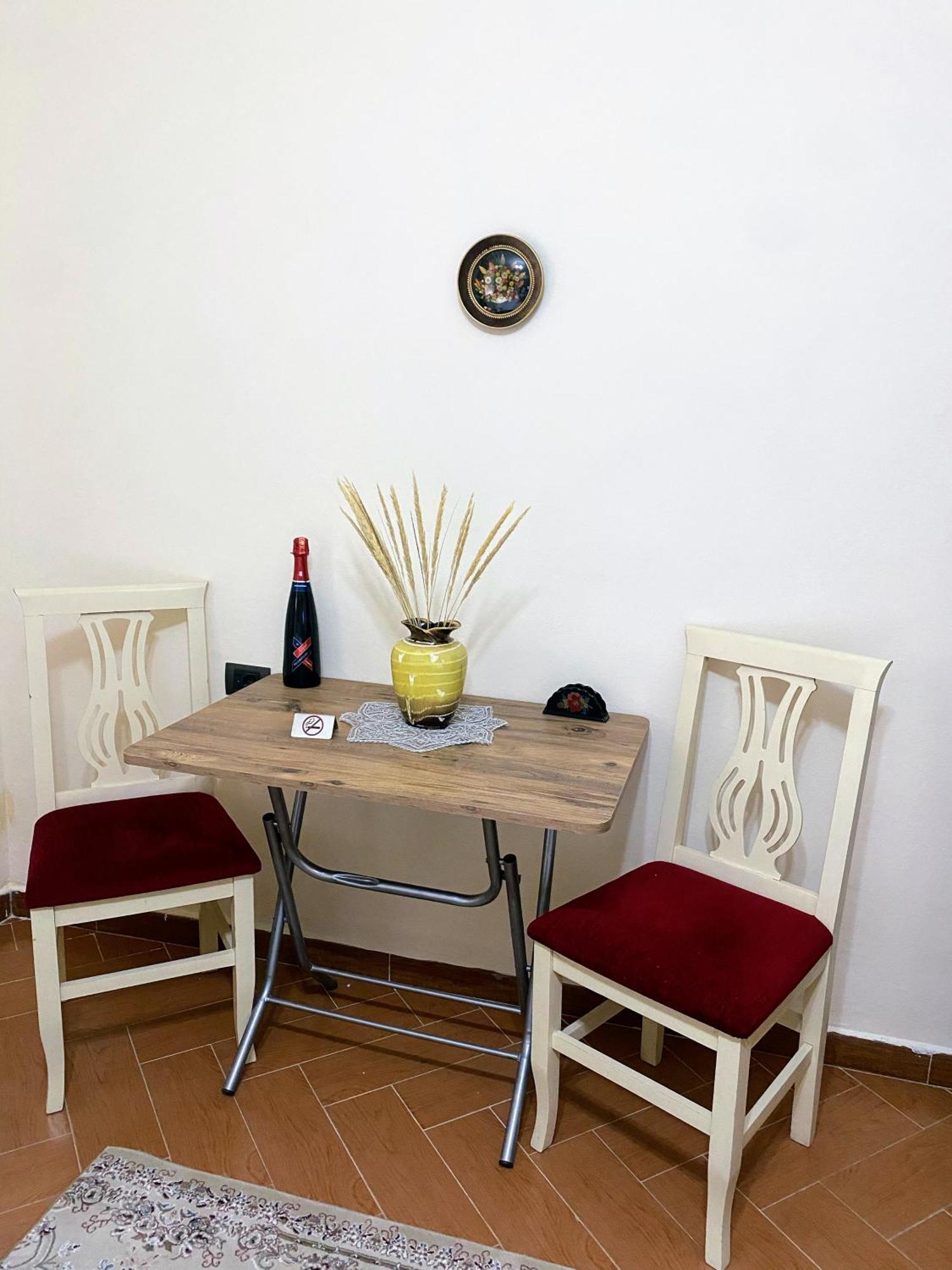 Aron's House * Krujë